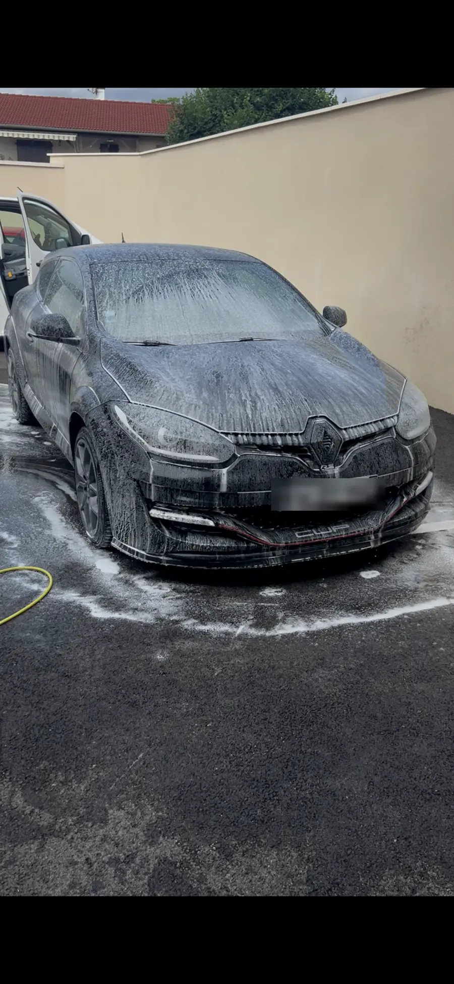 Renault Mégane RS sous mousse active — prélavage Eternity Clean Auto